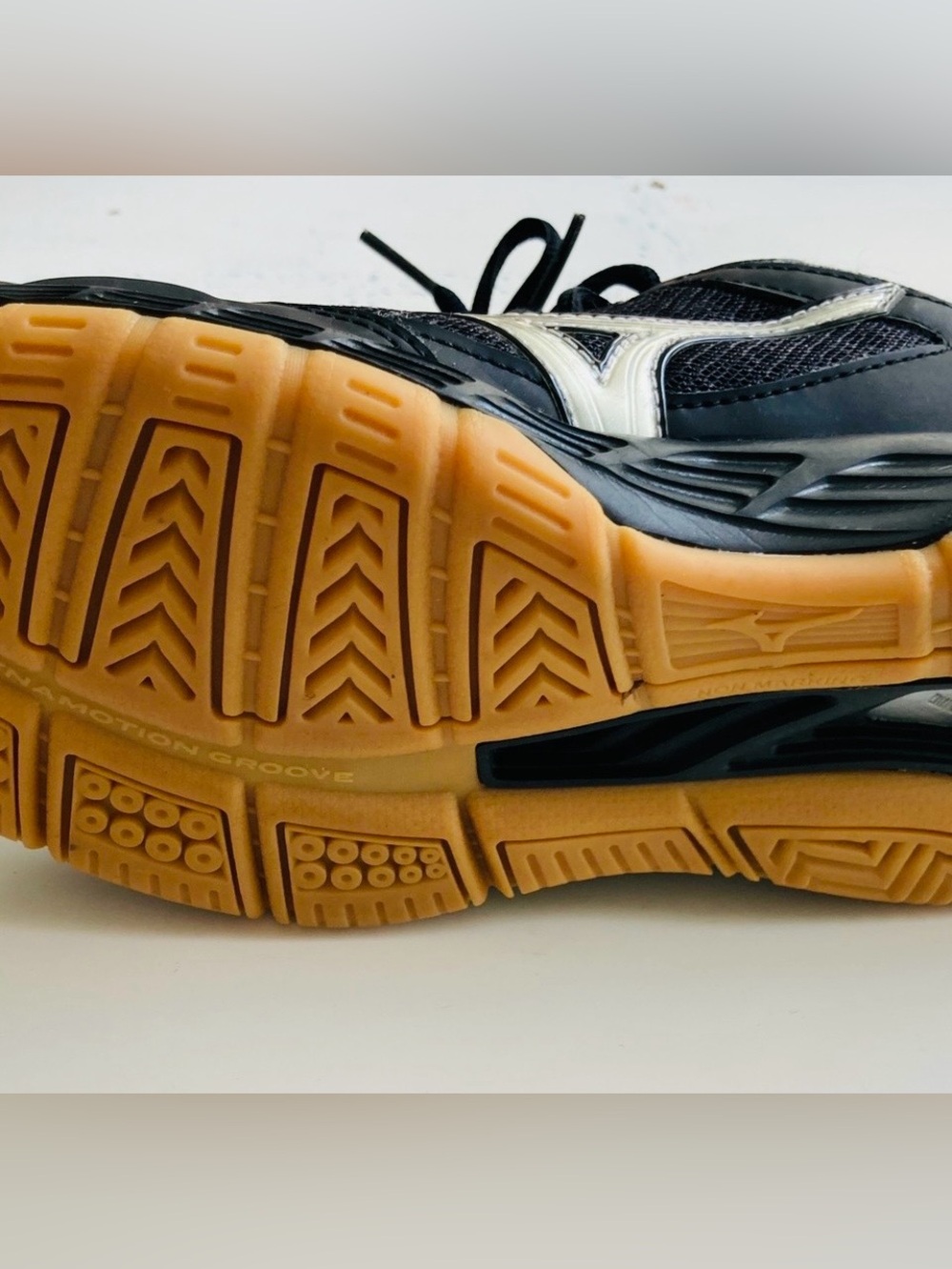 Mizuno Black and Silver Women’s Athletic Trainers- Volleyball Shoes - Picture 4 of 4